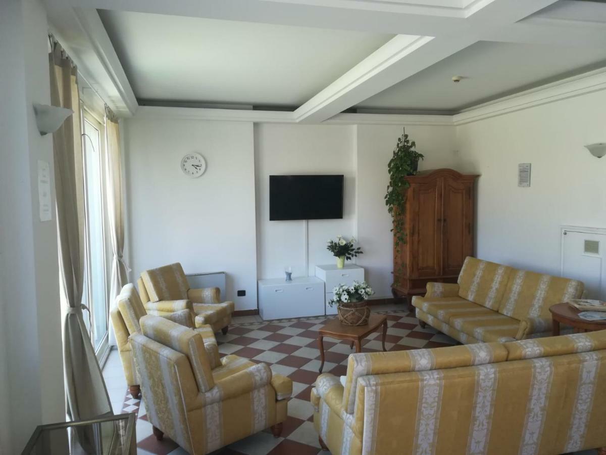 Residenza Villa Margherita Rimini Exterior foto